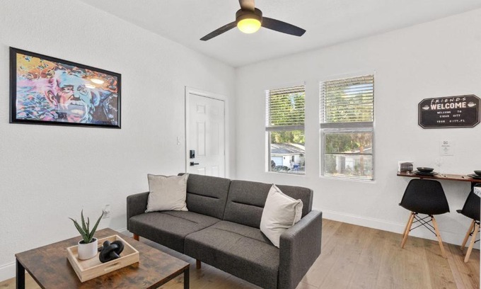 Ybor City Apartamento | Modish 1BR Apartment in Cigar City with Parking