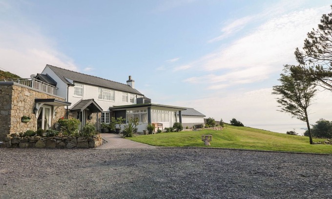 Rhiw Casa | MOEL YR WYN, pet friendly, luxury holiday cottage in Aberdaron