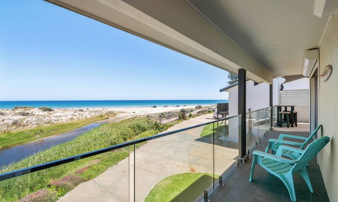 Moana Casa | Moeys: Perfect Beachfront Escape for Family Gatherings or Friends’ Getaways