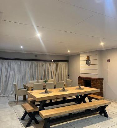Emalahleni Casa | Mogoma Guesthouse