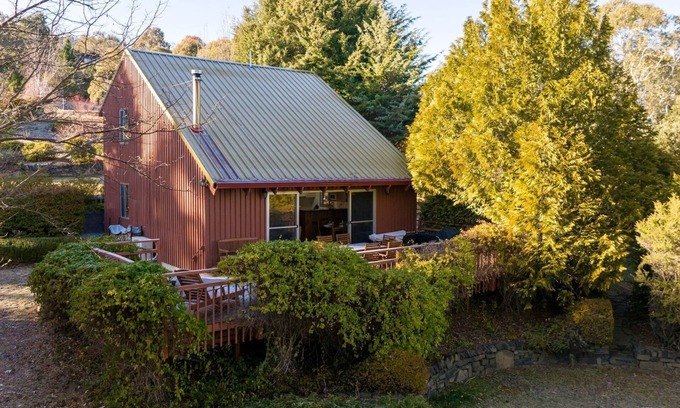 East Jindabyne Cabaña | Mogul - A Freestanding East Jindabyne Lakefront Holiday Home