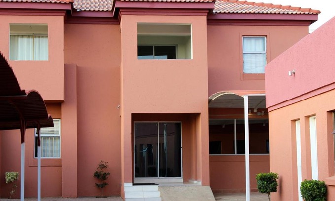 Moses Kotane Casa | Mogwase Guesthouse