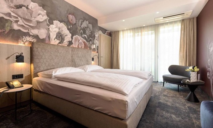 Loipersdorf bei Fuerstenfeld Casa | Mohnblumenzimmer - 1 Nacht Inkl. Therme - Thermenhotel Vier Jahreszeiten