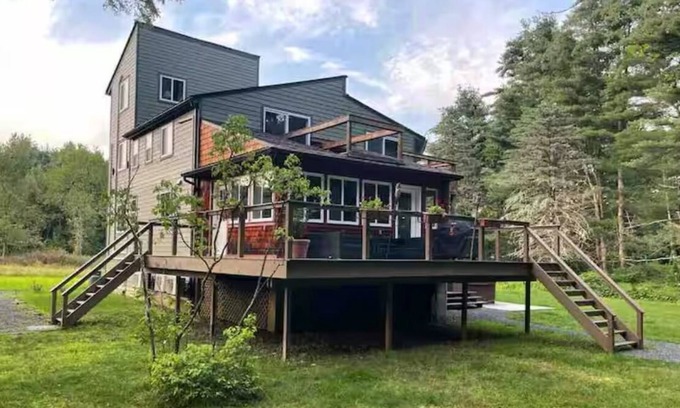 High Falls Casa | Mohonk's Peaceful 5BR-3BA~Jacuzzi~Huge Deck~Right On Coxing Kill~ Private Road