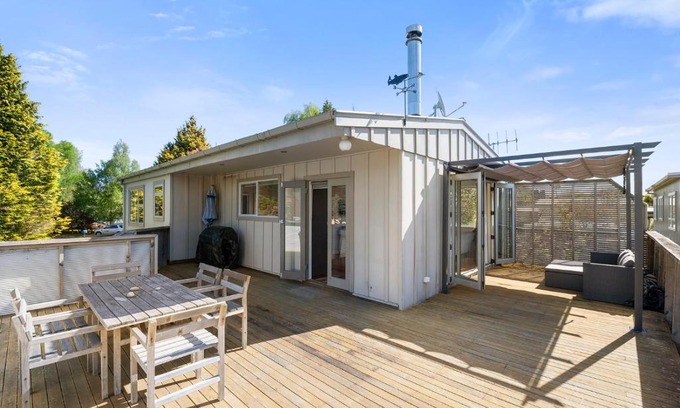 Te Rangiita Casa | Mojo's Manor - Taupo Holiday Home