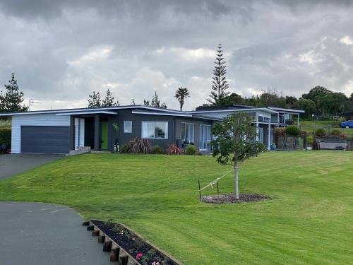 Ruakaka Casa | Moko Hiwi Escape - Kotare Suite