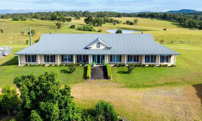 Keinbah Casa | Mole Hill Farmhouse - Perfect Large Families Getaways