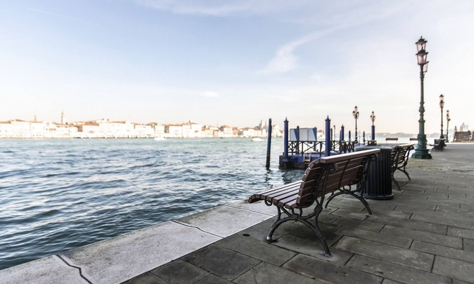 Molina Apartamento | Molino Stucky Apartment Wi-Fi R&R