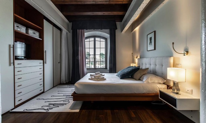 Molina Apartamento | Molino Stucky Apartment Wi-Fi R&R