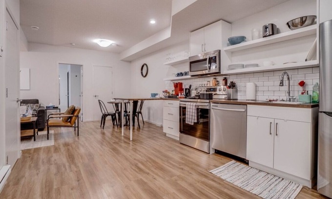 Jasper Place Apartamento | Molly - Perfectly located, 5 Min to W Edm Mall!