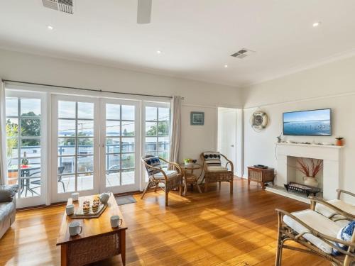 Nelson Bay Casa | Mon Reve 4A Tallean Road three bedroom property with Wi-Fi, air conditioning