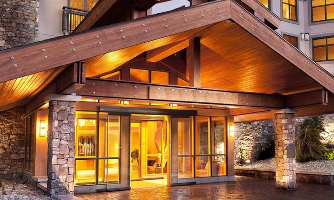 Mammoth Lakes Condominio | Village Lodge Monache Deluxe 1BR Condo w / LR, cocina, patio, el mejor hotel ...