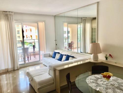 Fontvieille Apartamento | Monaco, Fontvieille, elegant & quiet renovated apartment, with terrace & pool, 15min walk to Port Hercule