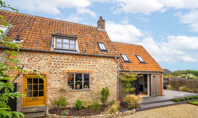 Aldborough Cabaña | Monarc House (Sleeps 6) by Big Skies Holiday Cottages