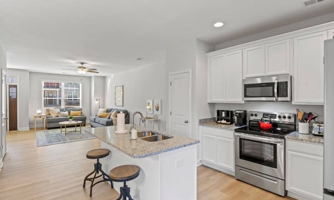 Taylors Casa | Monarch Meadow - 15 min to Downtown Greenville!