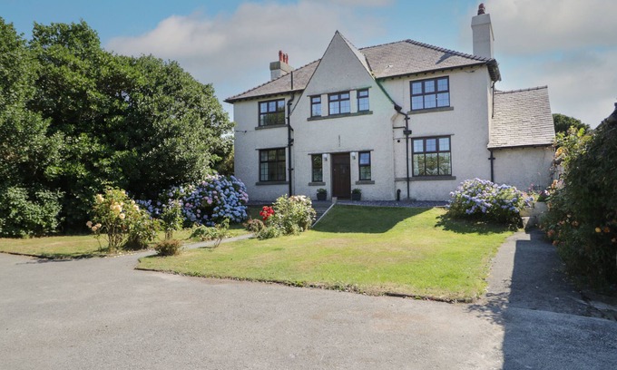 Amlwch Cabaña | MONARFON, pet friendly, country holiday cottage in Amlwch