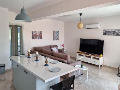 Paphos Apartamento | Monastiraki Serene City Escape