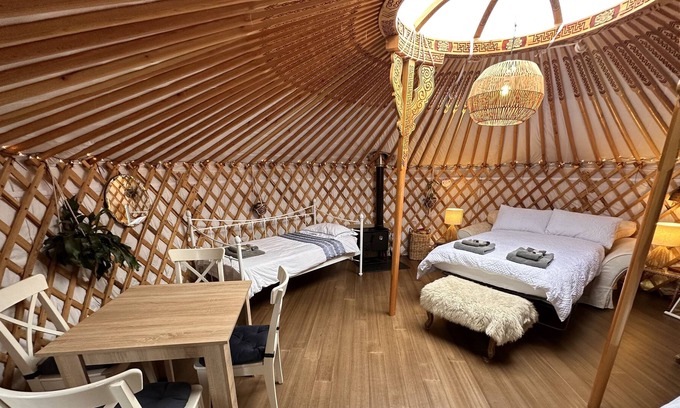 Chackmore Alquiler De RV | Underfloor heating, Hottub, Sauna, Wood fire, Self catering, Onsite bakery