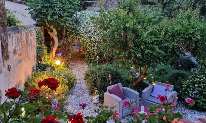 San Niccolo Apartamento | Monica apartment with garden at Ponte Vecchio