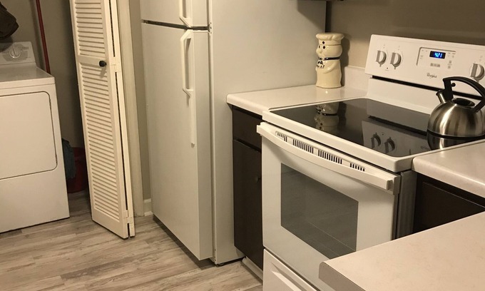 Woodfield Condominio | Monica’s Hideaway Creekside @ Huntington