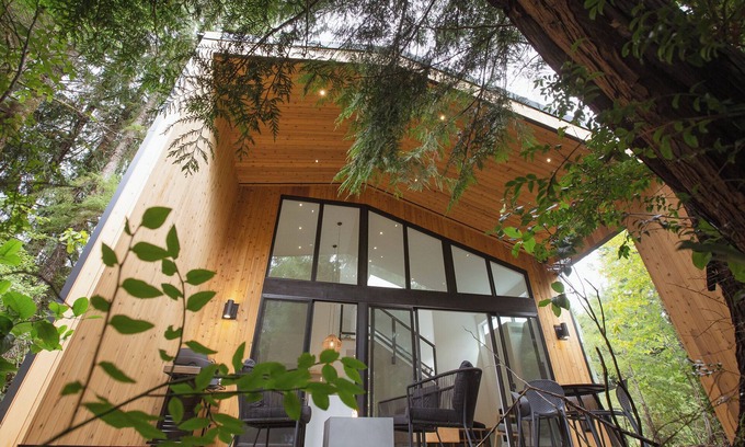 Tofino Casa | Moniker Beach House close to beaches + shops