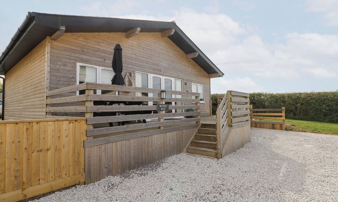 Monknash Cabaña | MONKS REST, pet friendly, country holiday cottage in Monknash