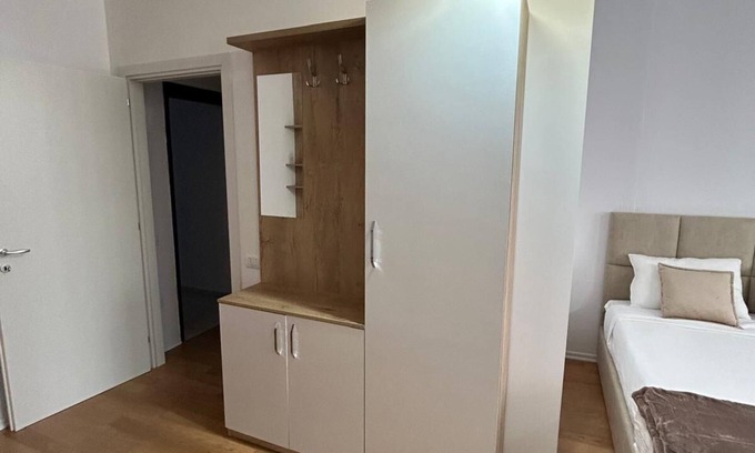 Tirana Apartamento | Monolocale Molto Accogliente e Confortevole , in Centro .animali Ammessi