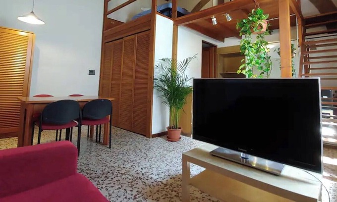 Florence Apartamento | Monolocale ristrutturato in un ex borgo medievale a Firenze.