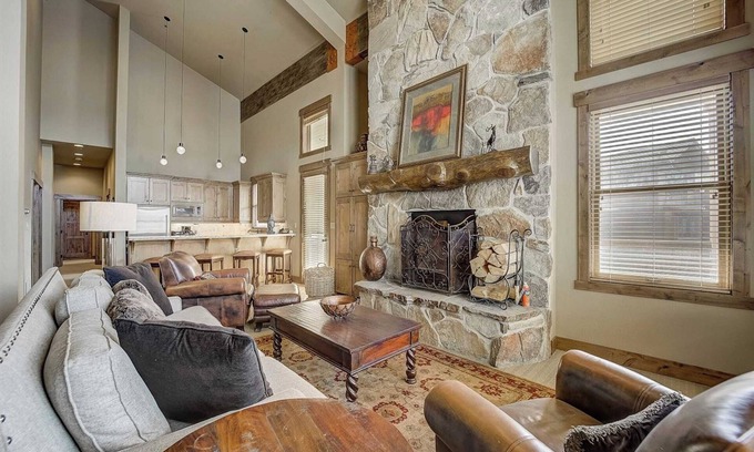 Deer Valley Casa | Mont Cervin #32 by Avantstay Ski In Ski Out Home in Silver Lake Village w/ Hot Tub