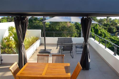 Mont Choisy Apartamento | Mont Choisy 2BR Private Rooftop and Plunge Pool
