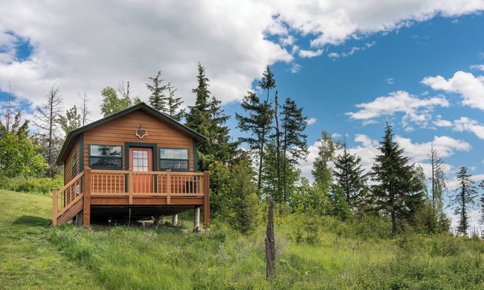 Kalispell Cabina | Montana cozy cabin with million $ views of Flathead Valley, 30 miles to Glacier