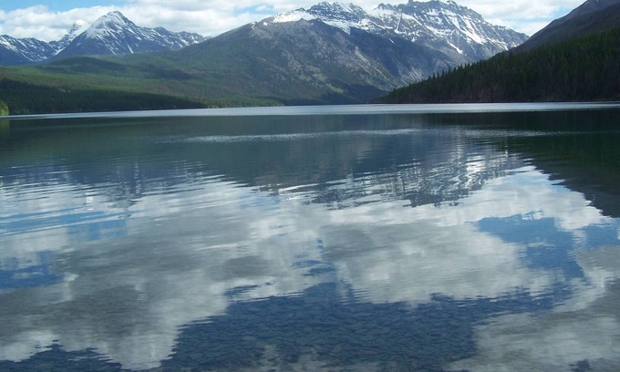 Polebridge Cabina | Montana Log Cabin con todas las comodidades: impresionantes vistas del Parque Nacional Glacier.