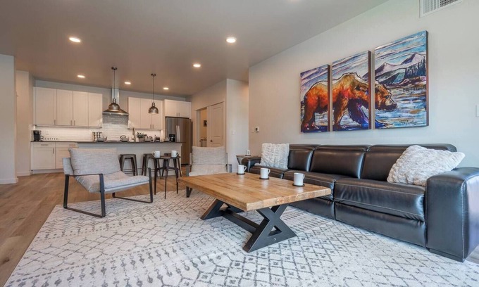 Livingston Condominio | Montana Modern Luxury Condo: A Stylish Mountain Escape