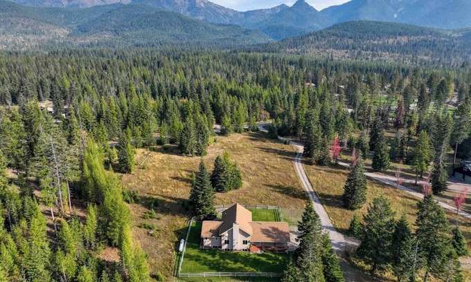 Kalispell Cabina | Montana Mountain Getaway - Cabin in the Foothills