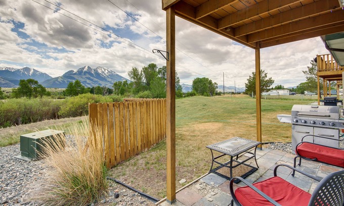 Emigrant Casa | Montana Vacation Rental: 32 Mi to Yellowstone!