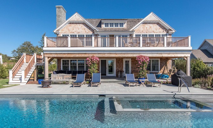 Montauk Casa | Montauk Beach and Water View Vacation Home con piscina y bañera de hidromasaje