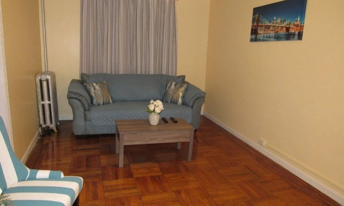 East New York Apartamento | Montauk suite de invitados un acogedor apartamento amueblado de 1 dormitorio. Cerca del aeropuerto y más