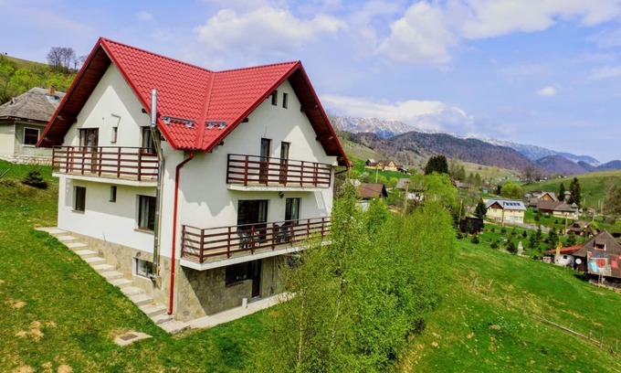 Sirnea Casa | Monte Crai, su cómodo nido en Transilvania, rodeado de montañas