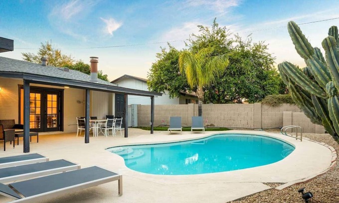 Cox Heights Casa | Monte Vista | Free Heated Pool | Close to Old Town