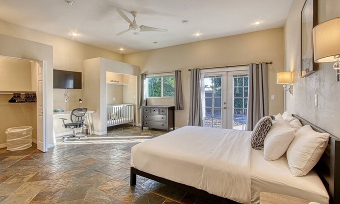 Scottsdale Estates Nine Casa | Montecito: Play All the Games in this 4 Bed Home, Beautiful Old Town Scottsdale!