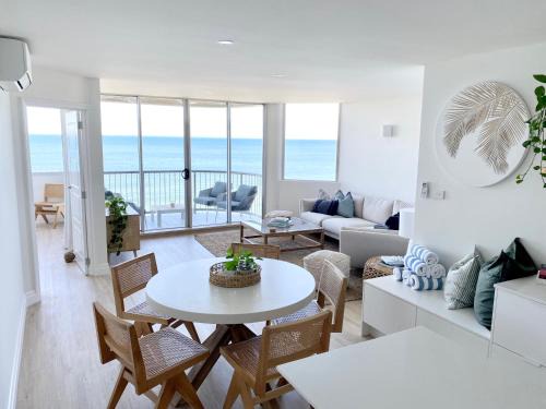 Caloundra Apartamento | Monterey Lodge - Unit 18, 27 Warne Terrace, Kings Beach Caloundra