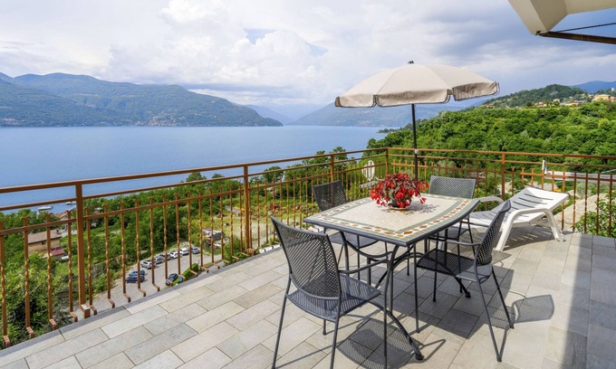 Porto Valtravaglia Apartamento | Montesole by Interhome
