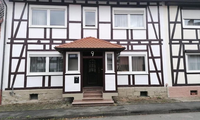 Breuna Casa | Monteurzimmer Oberlistingen Zweibettzimmer mit 2 Bädern