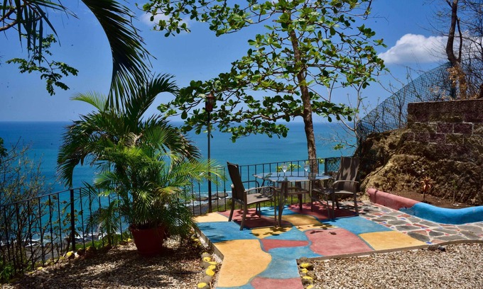 Montezuma Cabaña | Montezuma Heights the cute Mariposa Cottage, into the great wide open. Sleeps 2
