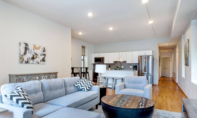 Pulaski Park Apartamento | Month to Month FULLY FURNISHED Rental in West Town