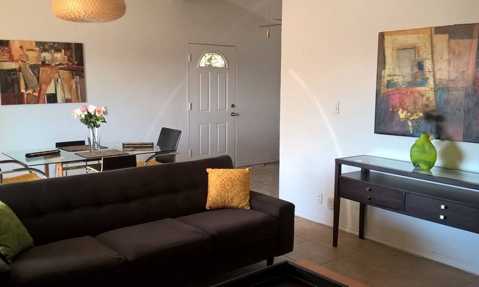 Midtown Casa | Casa 2BR / 1BA Cerca del centro y del corredor Camelback