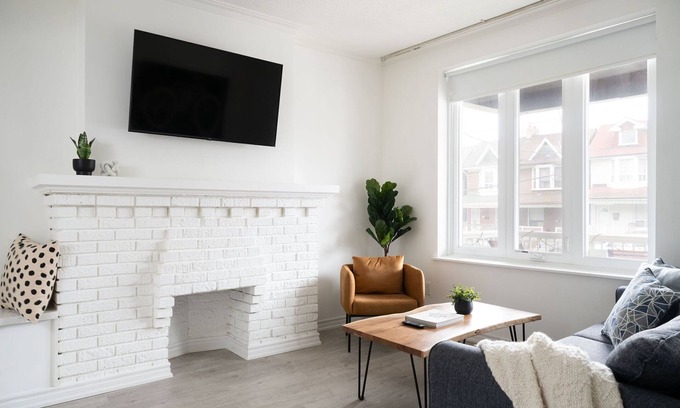 Earlscourt Casa | Casa Sereno | Spacious 1 Bedroom Unit