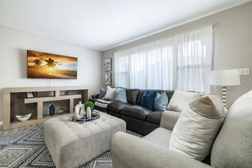 Clearwater Casa | Monthly Rental~ Comfy Beds~ Great for Remote Work