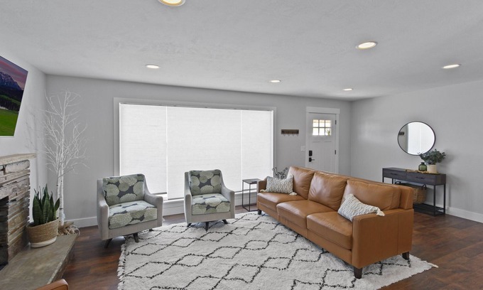 Canyon Rim Casa | Monthly Special! Location! New Everything 5 Bed Home w/ Hot Tub