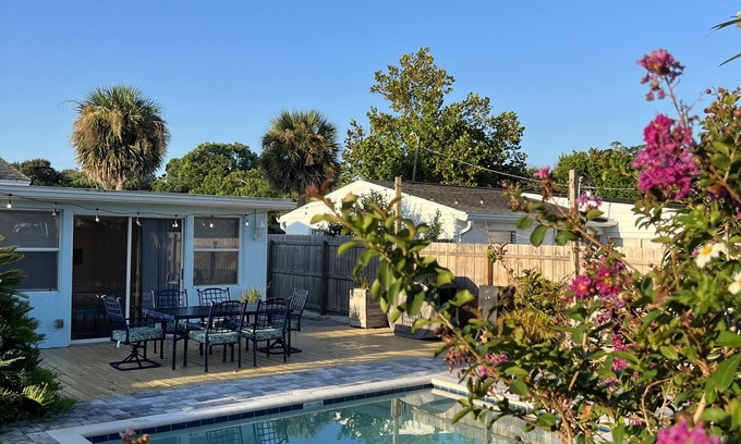 Roberta Heights In Oakdale Park Casa | Monthly specials!The Dolphin House! Pool home close to the beach & Pets Welcome